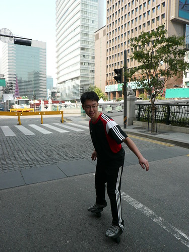 Freeriding on the Kwanghwa-Mun street